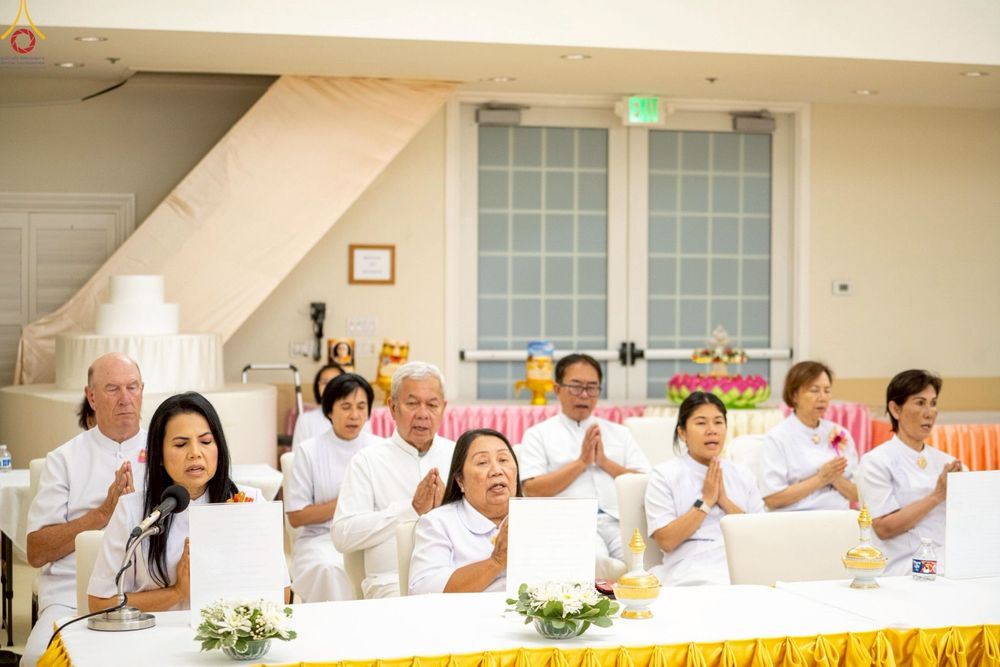 ภาพ No.252010:วันที่ 9 ตุลาคม พ.ศ. 2568 วัดพระธรรมกายซีลีคอนวัลเลย์ Dhammakaya Meditation Center Silicon Vally  เมืองมอแกนฮิลล์ รัฐเคลิฟอร์เนีย สหรัฐอเมริกา  ได้จัดงาน วันคล้ายวันเกิดด้วยรูปกายเนื้อ  พระมงคลเทพมุนี ครบ 141 ปี โดยมีกำหนดการช่วงเย็น พิธีมุทิตาสักการะพระ