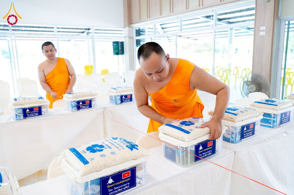 ภาพ No.225890:วันเสาร์ที่ 24 พฤษภาคม พ.ศ. 2568 พิธีถวายสังฆทาน 323 วัด ปีที่ 21 ครั้งที่ 177 พิธีมอบกองทุนหนุนแรงใจช่วยครูใต้ ปีที่ 18 ครั้งที่ 141 และพิธีทำบุญอุทิศส่วนกุศลให้ผู้วายชนม์ ณ ศูนย์ปฏิบัติธรรมภาคใต้ จ.สงขลา
