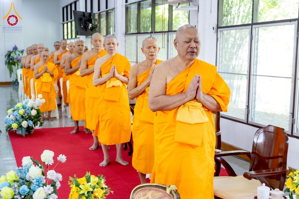 ภาพ No.276657:วันเสาร์ที่ 6 ธันวาคม พ.ศ. 2568 พิธีมุทิตาสักการะ เนื่องในโอกาสที่พระเดชพระคุณพระพรหมดิลก เจ้าอาวาสวัดสามพระยา วรวิหาร เมตตาเป็นประธานในพิธีตั้งฐานานุกรมใน พระราชวิเทศวชิรเวที (บัณฑิต วรปญฺโญ) ผู้ช่วยเจ้าอาวาสวัดพระธรรมกาย (ไวโรจน์ วิโรจโน) ผู้ช่วยเจ้าอา