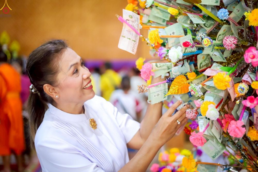 ภาพ No.262569:วันที่ 21 ตุลาคม พ.ศ. 2568 พิธีทอดกฐินสามัคคีทั่วไทย 30,000 วัด โดยคณะศิษยานุศิษย์ บูชาธรรม 81 ปี หลวงพ่อธัมมชโย ณ วัดกงไกรลาศ ต.กง อ.กงไกรลาศ จ.สุโขทัย