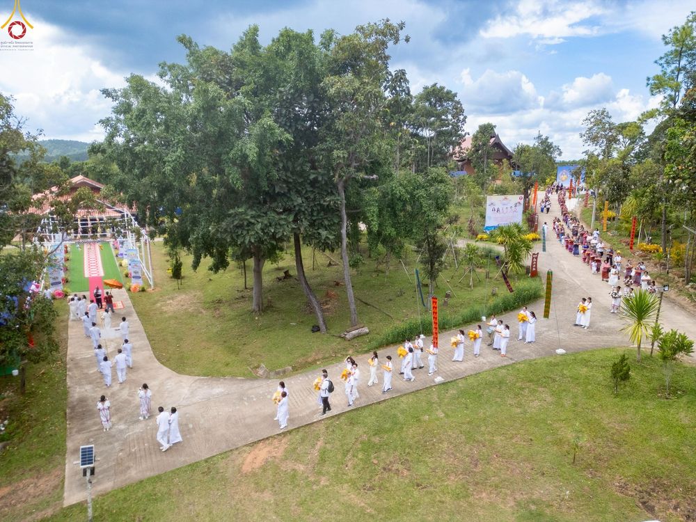 ภาพ No.258272:วันที่ 13 ตุลาคม พ.ศ. 2568 พิธีทอดกฐินสามัคคีทั่วไทย 30,000 วัด โดยคณะศิษยานุศิษย์ บูชาธรรม 81 ปี หลวงพ่อธัมมชโย ณ วัดทุ่งเจริญธรรม อ.อมก๋อย จ.เชียงใหม่