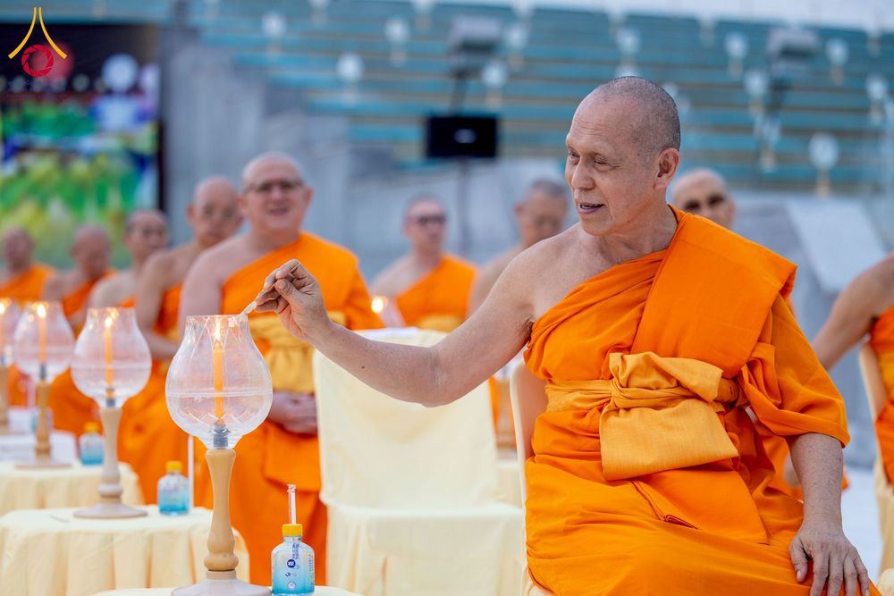 ภาพ No.266267:วันพุธที่ 5 พฤศจิกายน พ.ศ. 2568 (วันพระ ขึ้น 15 ค่ำ เดือน 12) พิธีลอยกระทงธรรม  ณ สระมหาเศรษฐีทะเลบุญ มหาวิหารพระมงคลเทพมุนี วัดพระธรรมกาย จ.ปทุมธานี