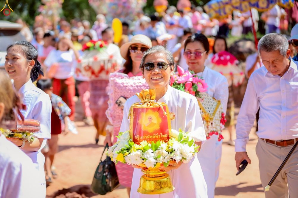 ภาพ No.255343:วันที่ 13 ตุลาคม พ.ศ. 2568 พิธีทอดกฐินสามัคคีทั่วไทย 30,000 วัด โดยคณะศิษยานุศิษย์ บูชาธรรม 81 ปี หลวงพ่อธัมมชโย ณ วัดมิ่งฟ้าคุณจักร ต.หนองกระท้าว อ.นครไทย จ.พิษณุโลก