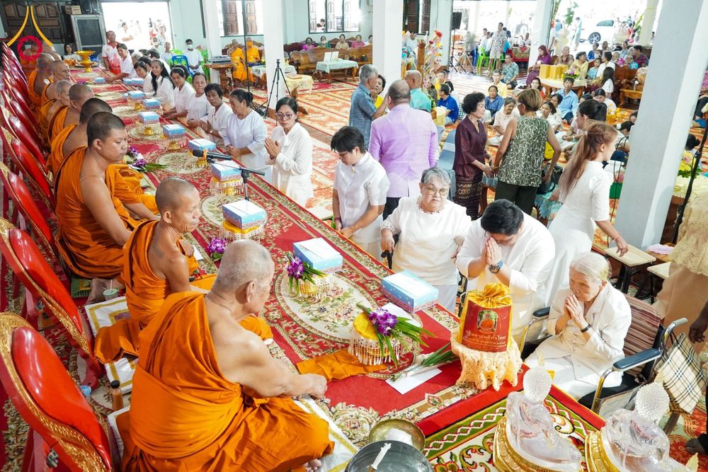 ภาพ No.170522:พิธีทอดกฐิน ณ วัดทองประดิษฐ์ จ.สุพรรณบุรี ในโครงการกฐินสามัคคีทั่วไทย 30,000 วัด บูชาธรรม 80 ปี หลวงพ่อธัมมชโย โดยคณะศิษยานุศิษย์วัดพระธรรมกาย วันที่ 27 ตุลาคม พ.ศ. 2567