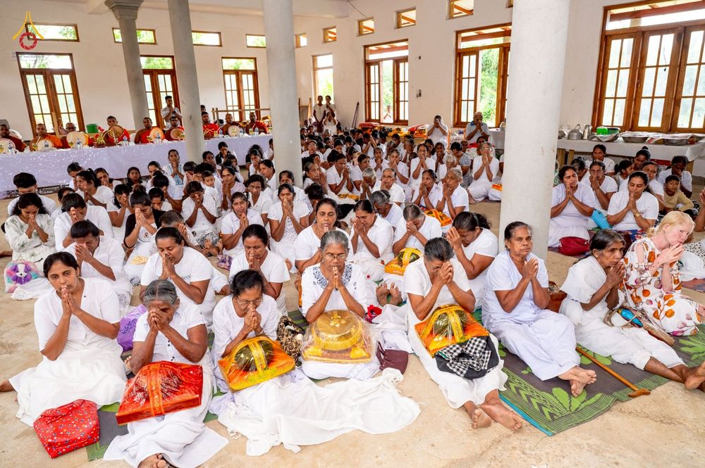 ภาพ No.262967:วันที่ 22 ตุลาคม พ.ศ. 2568 พิธีทอดกฐินสมทบ วัดกัลยาณมิตรต่างประเทศ  บูชาธรรม 81 ปี หลวงพ่อธัมมชโย ณ วัดโกฮอน ราชมหาวิหารายา และวัดศรีสุธรรมมารามายา   เมืองมาตะเล ประเทศศรีลังกา 