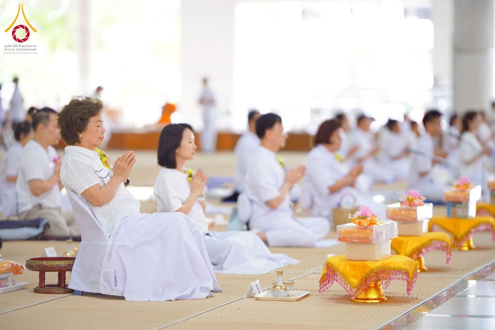 ภาพ No.268274:วันที่ 8 พฤศจิกายน พ.ศ. 2568 พิธีถวายภัตตาหารเมนูสวรรค์ เพื่อการบรรลุธรรม ณ หอฉันคุณยายอาจารย์ฯ วัดพระธรรมกาย