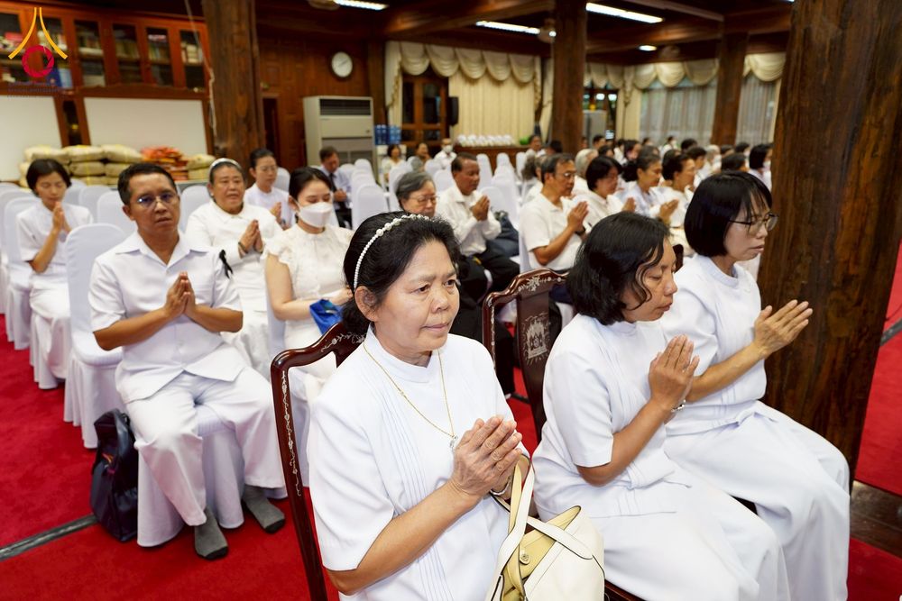 ภาพ No.270757:วันที่ 18 พฤศจิกายน พ.ศ. 2568 วัดพระธรรมกาย เป็นเจ้าภาพบำเพ็ญกุศล  คุณยายอาจารย์ ดร.ตรีธา เนียมขำ  อดีตนายกสมาคมศิษย์หลวงพ่อวัดปากน้ำ ณ ศาลาสตมานุสรณ์ (ศาลาเรือนไทย) วัดปากน้ำ  พระอารามหลวง เขตภาษีเจริญ กรุงเทพมหานคร
