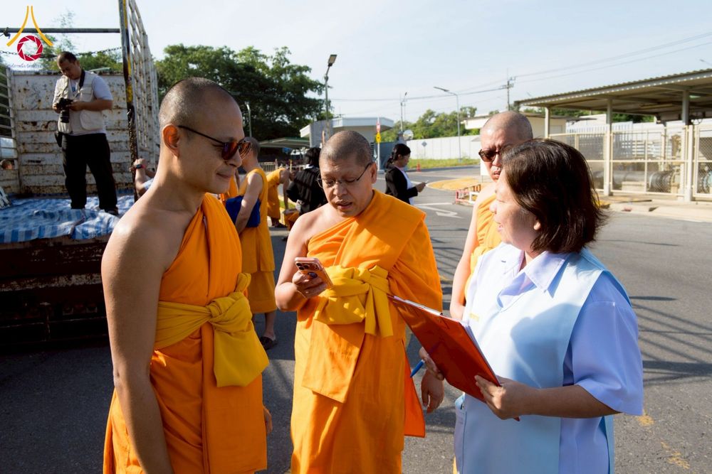 ภาพ No.273644:วันที่ 27 พฤศจิกายน พ.ศ. 2568 คณะศิษยานุศิษย์วัดพระธรรมกาย มูลนิธิธรรมกาย มอบอาหารและสิ่งของความช่วยเหลือให้พี่น้องชาวใต้ ผู้ประสบอุทกภัยน้ำท่วม