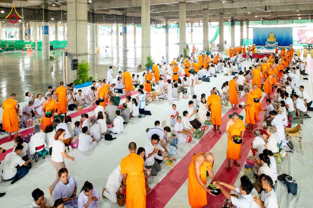 ภาพ No.342931:วันอาทิตย์ที่ 9 สิงหาคม พ.ศ.2569 พิธีตักบาตรฉลองพระใหม่ โครงการบรรพชาและอุปสมบทหมู่ รุ่นเข้าพรรษา ณ มหารัตนวิหาคด คอร์ 26 วัดพระธรรมกาย