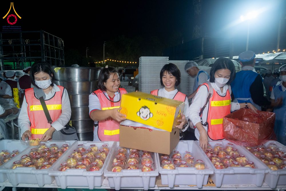 ภาพ No.296592:วันที่ 18 มกราคม พ.ศ. 2569 พิธีถวายภัตตาหารเป็นสังฆทาน แด่พระธรรมยาตรา ณ วัดโบสถ์บน ต.บางคูเวียง จ.นนทบุรี อนุสรณ์สถานลำดับที่ 4 สถานที่เกิดด้วยกายธรรม ในโครงการธรรมยาตรา กตัญญูบูชา มหาปูชนียาจารย์ พระมงคลเทพมุนี(สด จนฺทสโร) พระผู้ปราบมาร อนุสรณ์สถาน 7 แ