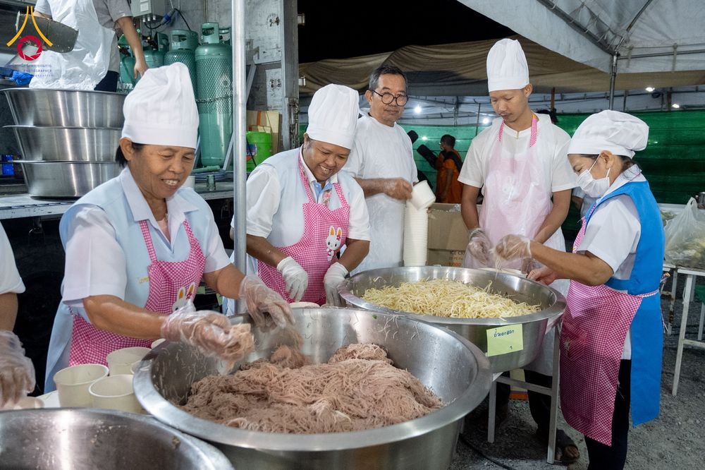 ภาพ No.289761:วันที่ 8 มกราคม พ.ศ. 2569 พิธีถวายภัตตาหารเป็นสังฆทาน แด่พระธรรมยาตรา ณ อนุสรณ์สถานคลองบางนางแท่น อ.สามพราน จ.นครปฐม ในโครงการธรรมยาตรา กตัญญูบูชา มหาปูชนียาจารย์ พระมงคลเทพมุนี(สด จนฺทสโร) พระผู้ปราบมาร อนุสรณ์สถาน 7 แห่ง ปีที่ 14