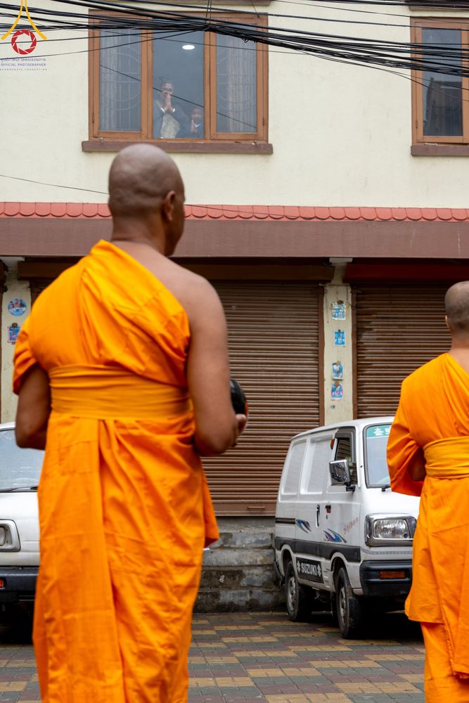 ภาพ No.317175:วันจันทร์ที่ 30 มีนาคม พ.ศ.2569 จาริกบิณฑบาตสยมภูนาทสู่พระราชวังหนุมานโดกา ประเทศเนปาล