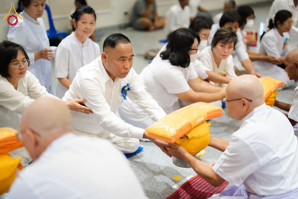 ภาพ No.341301:วันอาทิตย์ที่ 26 กรกฎาคม พ.ศ. 2569 ​โครงการอุปสมบทหมู่บูชาธรรมมหาปูชนียาจารย์ รุ่นที่ ๑ วัดกลางธนรินทร์ ต.บ้านแป้ง อ.พรหมบุรี จ.สิงห์บุรี