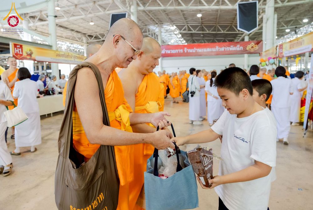 ภาพ No.273083:วันอาทิตย์ที่ 23 พฤศจิกายน พ.ศ.2568 พิธีมุทิตาสักการะ พระมหาเถระและพระเถระ ประจำปีพุทธศักราช 2568 ณ ห้องแก้วสารพัดนึก 2 สภาธรรมกายสากล  วัดพระธรรมกาย