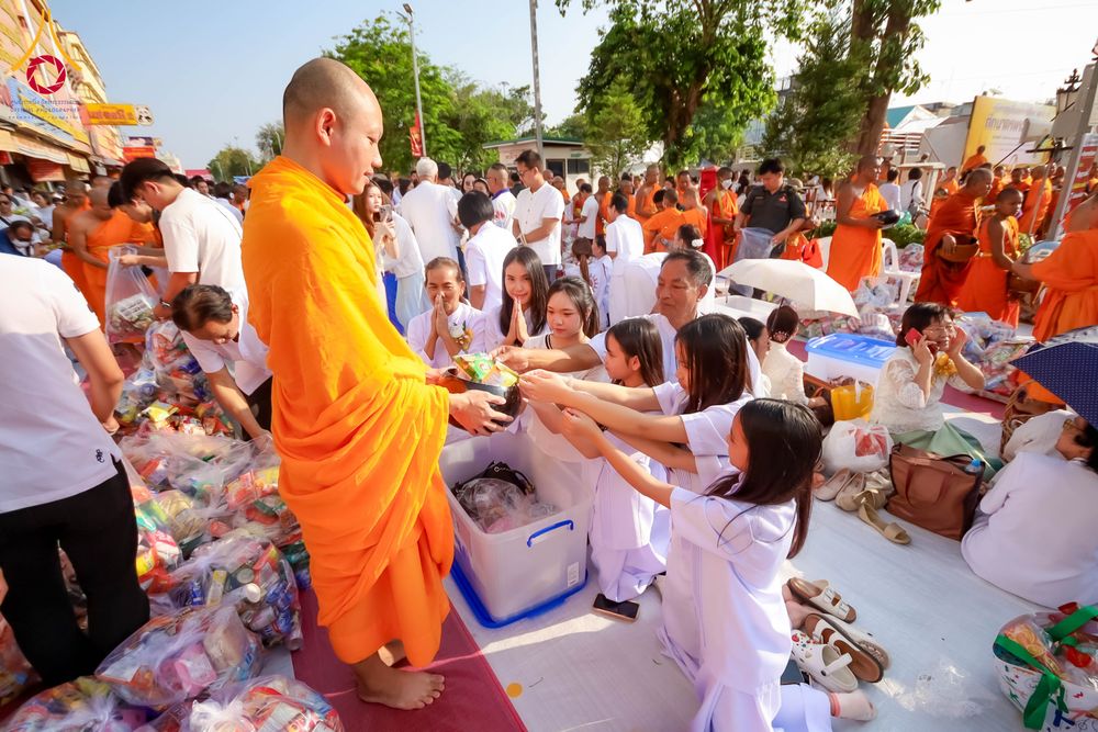 ภาพ No.312928:วันอาทิตย์ที่ 8 มีนาคม พ.ศ.2569 ทำบุญเมืองนครราชสีมา 558 ปี ตักบาตรพระ 10,000 รูป (ภาพชุดที่ 2)