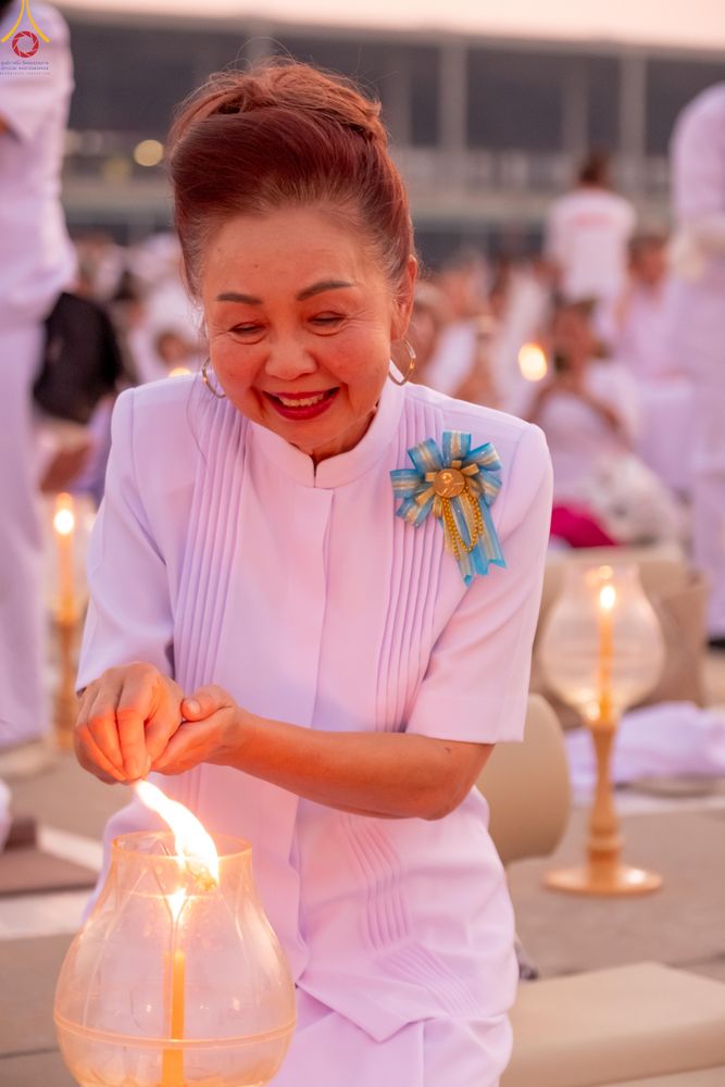 ภาพ No.307639:วันที่ 31 มกราคม พ.ศ. 2569 พิธีจุดประทีปธรรมถวายเป็นพุทธบูชา  และบูชาธรรมมหาปูชนียาจารย์ (ภาพชุดที่ 2) ณ วัดพระธรรมกาย ปทุมธานี ในโครงการธรรมยาตรา กตัญญูบูชา มหาปูชนียาจารย์ พระมงคลเทพมุนี(สด จนฺทสโร) พระผู้ปราบมาร อนุสรณ์สถาน 7 แห่ง ปีที่ 14