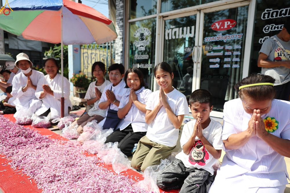 ภาพ No.304058:วันที่ 25 มกราคม พ.ศ. 2569 พิธีต้อนรับพระธรรมยาตรา  รร.สามัคคีราษฏร์บำรุง-วัดพระธรรมกาย ในโครงการธรรมยาตรา กตัญญูบูชา มหาปูชนียาจารย์ พระมงคลเทพมุนี(สด จนฺทสโร) พระผู้ปราบมาร อนุสรณ์สถาน 7 แห่ง ปีที่ 14