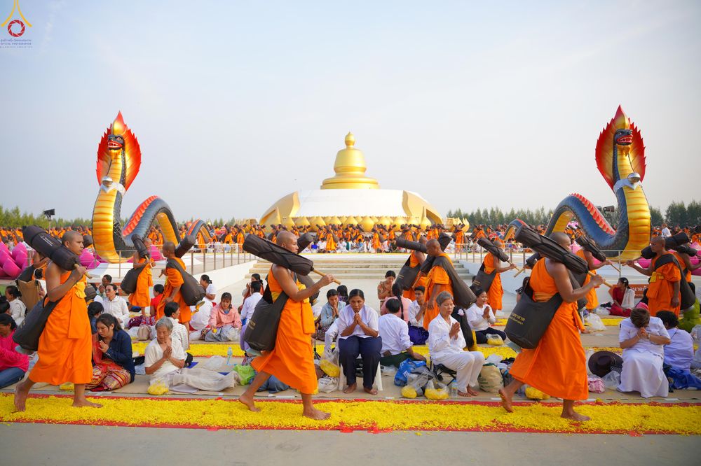 ภาพ No.299525:วันที่ 18 มกราคม พ.ศ. 2569 พิธีต้อนรับพระธรรมยาตรา (ภาพชุดที่ 2) ณ อนุสรณ์สถานลำดับที่ 5  สถานที่เผยแผ่วิชชาธรรมกายครั้งแรก อนุสรณ์สถานบางปลา วัดบางปลา อำเภอบางเลน จังหวัดนครปฐม ในโครงการธรรมยาตรา กตัญญูบูชา มหาปูชนียาจารย์ พระมงคลเทพมุนี(สด จนฺทสโร) พระ