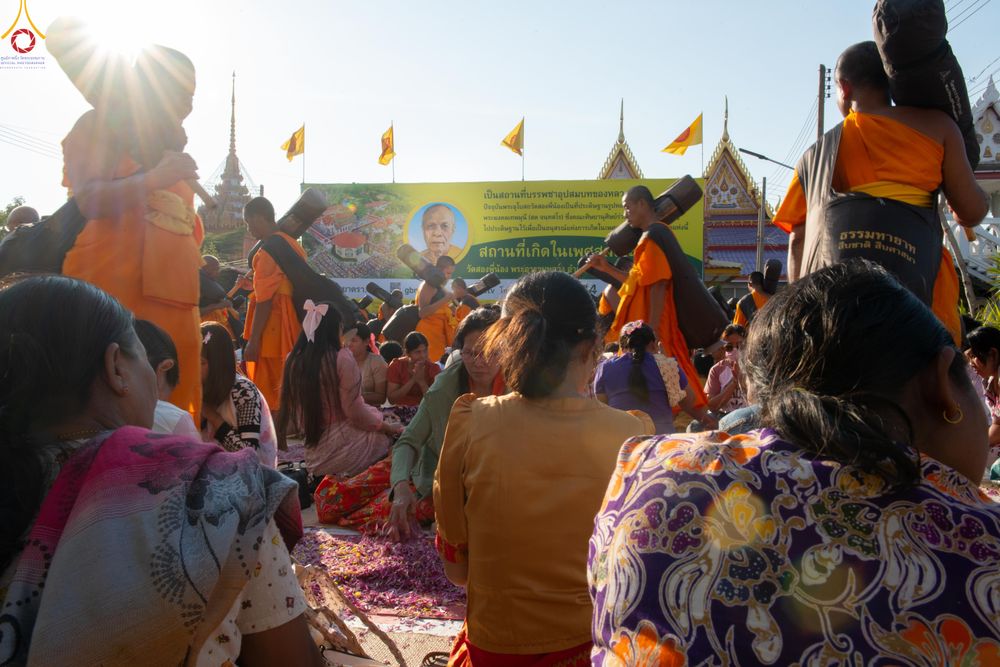 ภาพ No.293057:วันที่ 11 มกราคม พ.ศ. 2569 พิธีต้อนรับพระธรรมยาตรา ณ อนุสรณ์สถานลำดับที่ 3 (ภาพชุดที่ 2) สถานที่เกิดในเพศสมณะ วัดสองพี่น้อง อำเภอสองพี่น้อง จังหวัดสุพรรณบุรี ในโครงการธรรมยาตรา กตัญญูบูชา มหาปูชนียาจารย์ พระมงคลเทพมุนี(สด จนฺทสโร) พระผู้ปราบมาร อนุสรณ์สถ