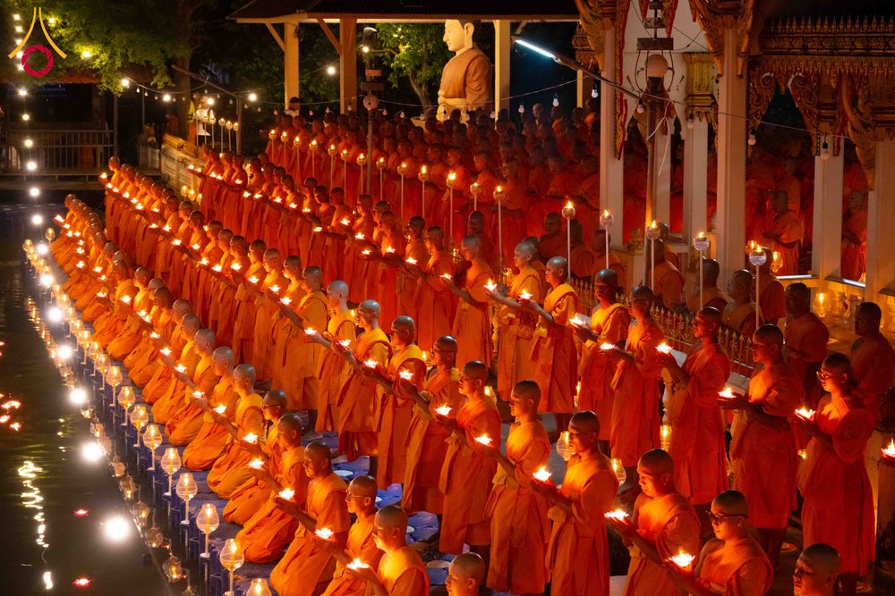 ภาพ No.297485:วันที่ 16 มกราคม พ.ศ. 2569 พิธีลอยประทีปธรรมถวายเป็นพุทธบูชา และบูชาธรรมมหาปูชนียาจารย์  ณ วัดโบสถ์บน ต.บางคูเวียง จ.นนทบุรี อนุสรณ์สถานลำดับที่ 4 สถานที่เกิดด้วยกายธรรม ในโครงการธรรมยาตรา กตัญญูบูชา มหาปูชนียาจารย์ พระมงคลเทพมุนี(สด จนฺทสโร) พระผู้ปราบม