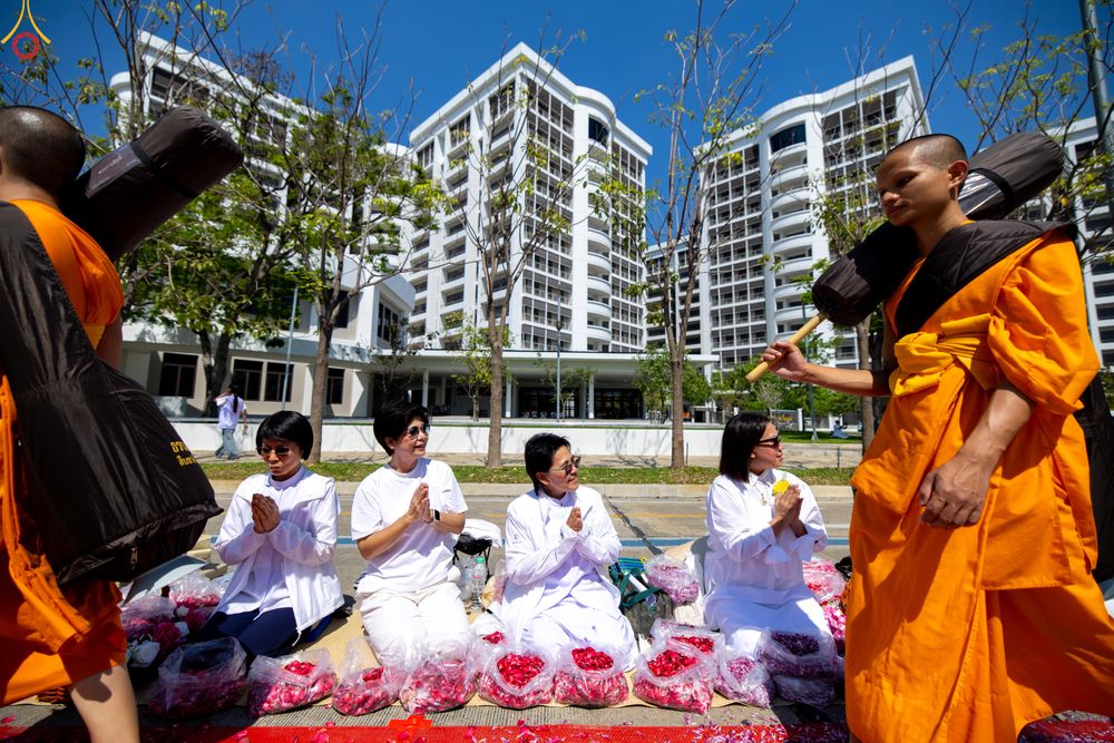 ภาพ No.304552:วันที่ 25 มกราคม พ.ศ. 2569 พิธีต้อนรับพระธรรมยาตรา (ภาพชุดที่ 2) รร.สามัคคีราษฏร์บำรุง-วัดพระธรรมกาย ในโครงการธรรมยาตรา กตัญญูบูชา มหาปูชนียาจารย์ พระมงคลเทพมุนี(สด จนฺทสโร) พระผู้ปราบมาร อนุสรณ์สถาน 7 แห่ง ปีที่ 14