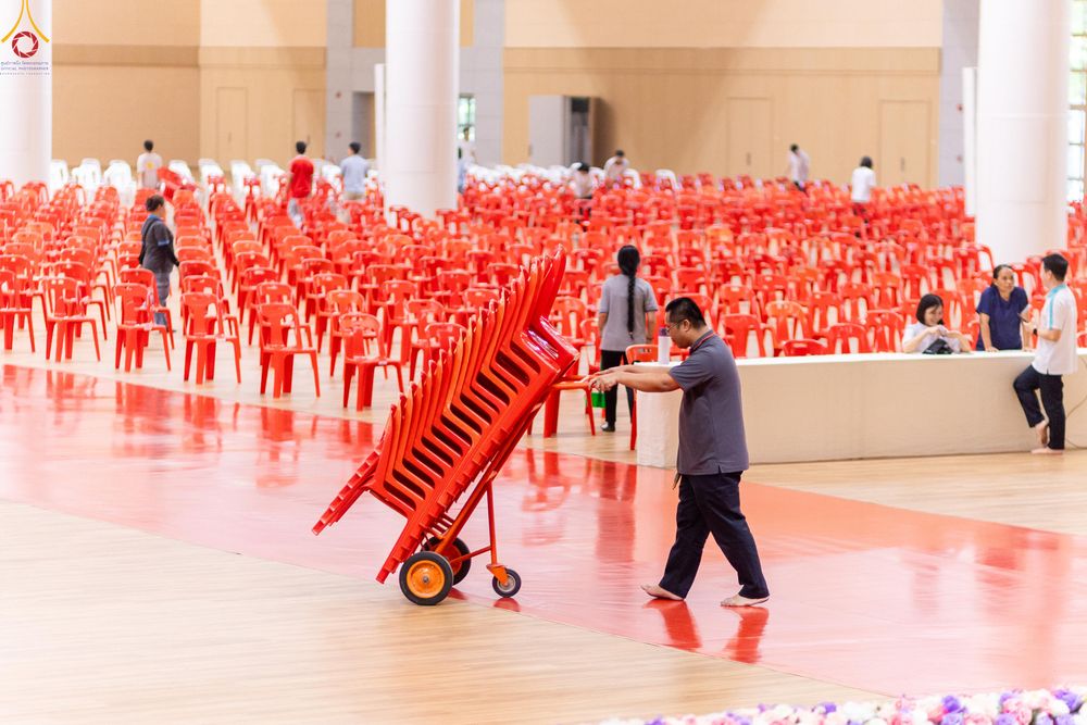 ภาพ No.322766:วันที่ 15-18 เมษายน พ.ศ.2569 การเเตรียมโต๊ะฉัน , เตรียมจุดพักค้าง , เรียงเก้าอี้ , เรียงกล่องไทยธรรม  เพื่องานถวายมหาสังฆทาน 40,000 กว่าวัดทั่วประเทศ วันคุ้มครองโลก 22 เมษายน พ.ศ.2569 วัดพระธรรมกาย