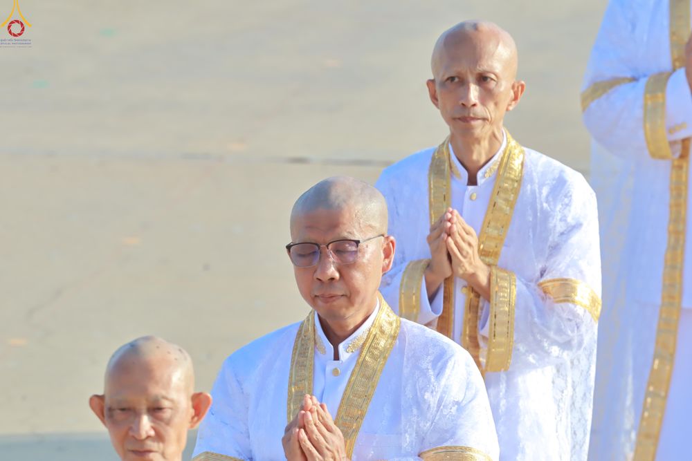 ภาพ No.330462:วันวิสาขบูชา อาทิตย์ที่ 31 พฤษภาคม พ.ศ.2569 พิธีเวียนประทักษิณ และพิธีวันทาเจดีย์ ณ พระมหาธรรมกายเจดีย์ วัดพระธรรมกาย จังหวัดปทุมธานี