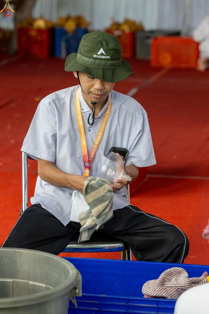 ภาพ No.330112:วันที่ 27-29 พฤษภาคม พ.ศ.2569 MBMI Tangerang (Majelis Agama Buddha Mahanikaya) ได้มีการเตรียมงานเพื่อจัดงานวิสาขบูชานานาชาติ  ชึ่งในงานจะมีการจุดประทีปโคมลาน โคมลอย กว่า 20,000 ดวง  เพื่อน้อมถวายเป็นพุทธบูชา และเพื่อเป็นการกระชับสัมพันธมิตรภาพ