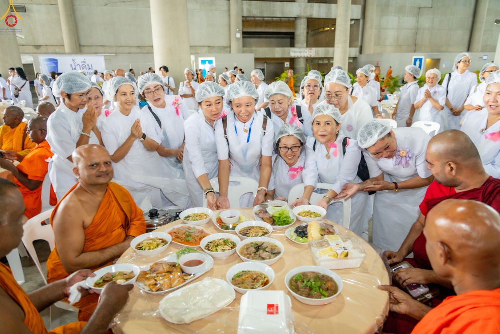 ภาพ No.323754:วันที่ 22 เมษายน พ.ศ.2569(วันคุ้มครองโลก) งานถวายมหาสังฆทาน 40,000 กว่าวัดทั่วประเทศ คณะสงฆ์ฉันภัตตาหารเพล