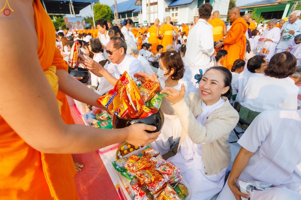 ภาพ No.297667:วันที่ 18 มกราคม พ.ศ. 2569 พิธีตักบาตรพระธรรมยาตรา ณ วัดโบสถ์บน ต.บางคูเวียง จ.นนทบุรี อนุสรณ์สถานลำดับที่ 4 สถานที่เกิดด้วยกายธรรม ในโครงการธรรมยาตรา กตัญญูบูชา มหาปูชนียาจารย์ พระมงคลเทพมุนี(สด จนฺทสโร) พระผู้ปราบมาร อนุสรณ์สถาน 7 แห่ง ปีที่ 14