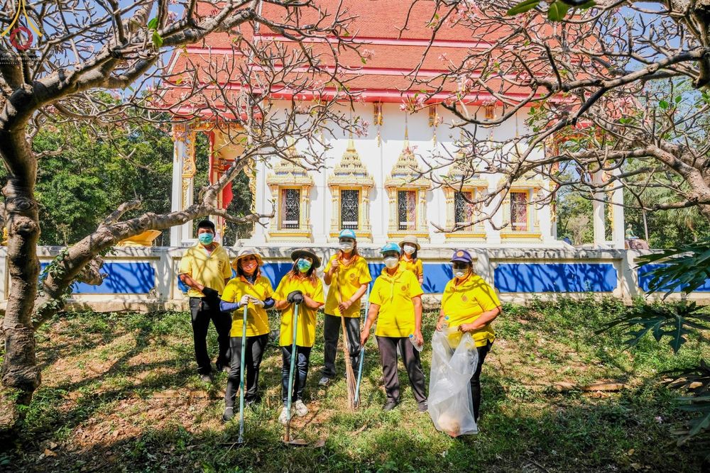 ภาพ No.71716:พระธรรมยาตรา ปฏิบัติศาสนกิจ ทำนุบำรุงศาสนสถาน, สวดธรรมจักร ,ปฏิบัติธรรม ร่วมกับชุมชน,นักเรียนเด็กดีวีสตาร์ และร่วมพิธีทอดผ้าป่าบำรุงศาสนสถาน ในโครงการธรรมยาตรากตัญญูบูชา มหาปูชนียาจารย์ พระมงคลเทพมุนี(สด จนฺทสโร) พระผู้ปราบมาร อนุสรณ์สถาน 7 แห่ง ปีที่ 11