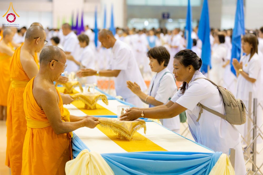 ภาพ No.338031:วันอาทิตย์ต้นเดือน 5 กรกฎาคม พ.ศ.2569 สัมมนาพิเศษ พิธีมอบพระของขวัญ ณ ห้องแก้วสารพัด1 วัดพระธรรมกาย