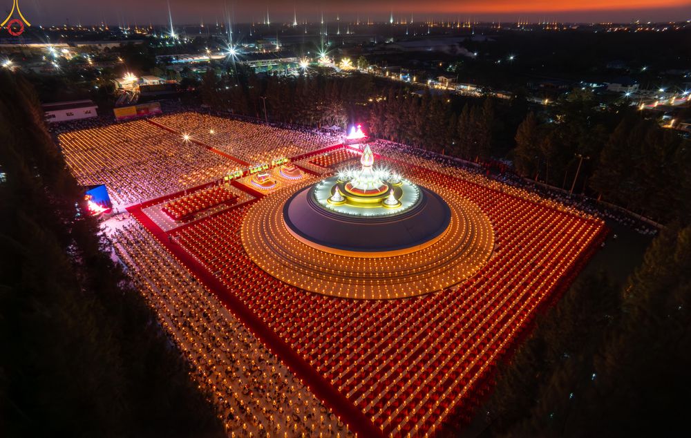 ภาพ No.292163:วันที่ 10 มกราคม พ.ศ. 2569 พิธีจุดประทีปถวายเป็นพุทธบูชา และบูชาธรรมมหาปูชนียาจารย์  ณ อนุสรณ์สถานคลองบางนางแท่น อ.สามพราน จ.นครปฐม ในโครงการธรรมยาตรา กตัญญูบูชา มหาปูชนียาจารย์ พระมงคลเทพมุนี(สด จนฺทสโร) พระผู้ปราบมาร อนุสรณ์สถาน 7 แห่ง ปีที่ 14