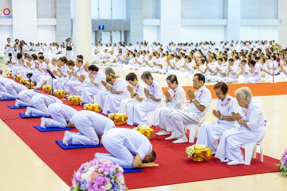 ภาพ No.327081:วันอาทิตย์ที่ 3 พฤษภาคม พ.ศ.2569 พิธีขอขมาอุบาสกบวชอุทิศชีวิต ณ ห้องแก้วสารพัดนึก 1 วัดพระธรรมกาย