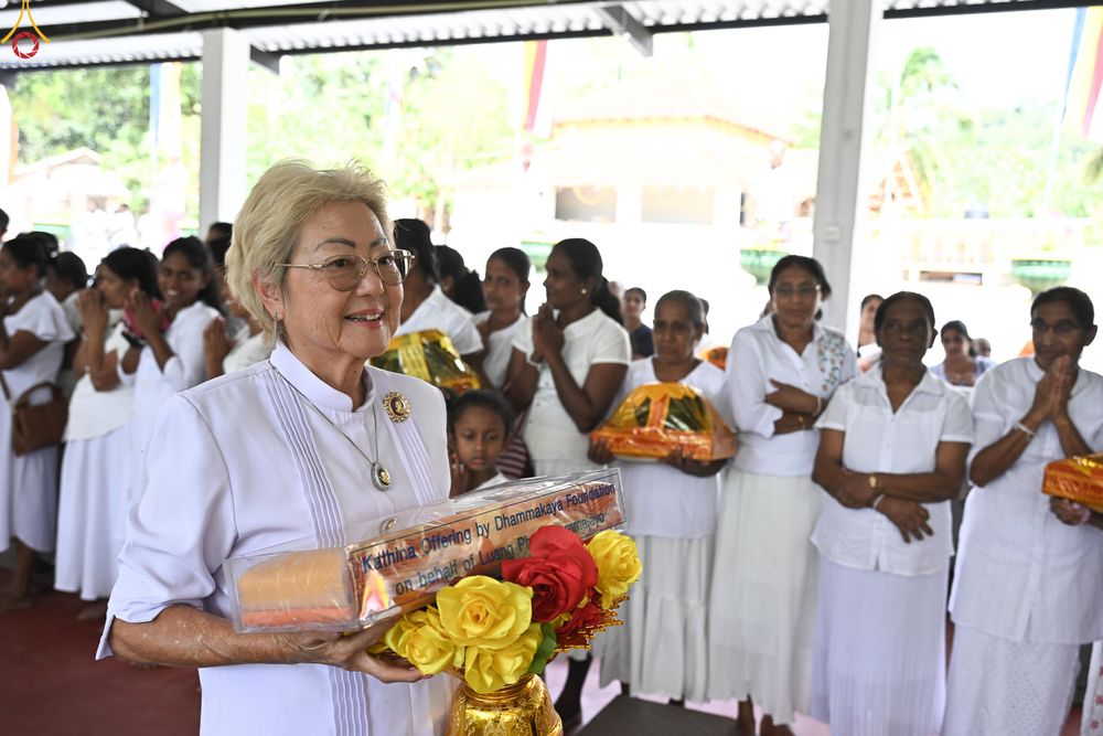 ภาพ No.278683:วันที่ 30 ตุลาคม พ.ศ.2568 กฐินสมทบต่างประเทศ โดยคณะศิษยานุศิษย์ บูชาธรรม 81 ปี หลวงพ่อธัมมชโย ณ วัดศรีสุดาสนะ รังกุต วิหาร ประเทศศรีลังกา