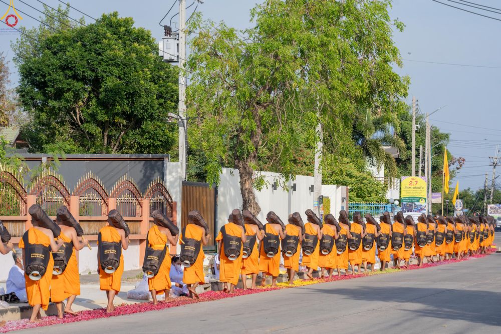 ภาพ No.287930:วันที่ 3 มกราคม พ.ศ. 2569 พิธีต้อนรับพระธรรมยาตรา ครั้งที่ 2 (ภาพชุดที่ 2) ในโครงการธรรมยาตรา กตัญญูบูชา มหาปูชนียาจารย์ พระมงคลเทพมุนี(สด จนฺทสโร) พระผู้ปราบมาร อนุสรณ์สถาน 7 แห่ง ปีที่ 14 ณ อนุสรณ์สถานมหาวิหารพระมงคลเทพมุนี (โลตัสแลนด์) อ.สองพี่น้อง จ.