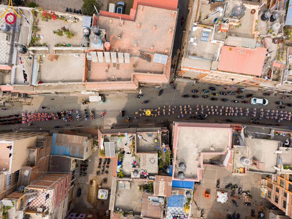 ภาพ No.313501:วันพฤหัสบดีที่ 12 มีนาคม พ.ศ. 2569 ขบวนแห่นาคธรรมทายาทในโครงการบรรพชาสามเณร 500 รูป  จาก นาคบาฮาล (Nagbahal) สู่จัตุรัสปาทัน (Patan Durbar Square) ประเทศเนปาล