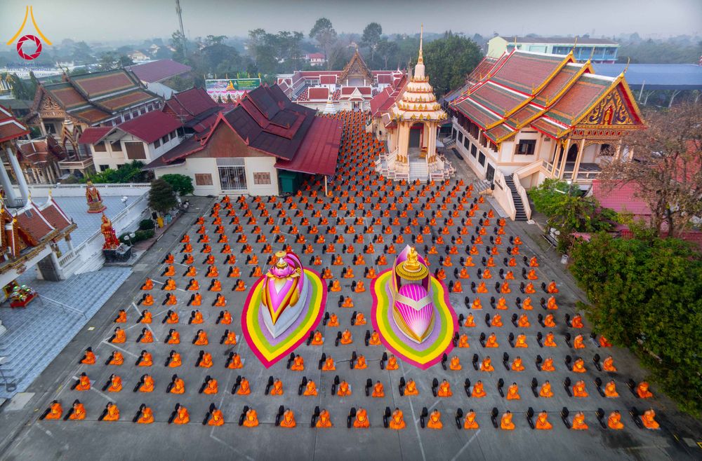 ภาพ No.297331:วันที่ 15 มกราคม พ.ศ.2569 พระธรรมยาตราปฏิบัติธรรมและถ่ายภาพหมู่ประวัติศาสตร์ อนุสรณ์สถานลำดับที่ 4 สถานที่เกิดด้วยกายธรรม  ณ วัดโบสถ์บน ต.บางคูเวียง จ.นนทบุรี ในโครงการธรรมยาตรา กตัญญูบูชา มหาปูชนียาจารย์ พระมงคลเทพมุนี(สด จนฺทสโร) พระผู้ปราบมาร อนุสรณ์ส