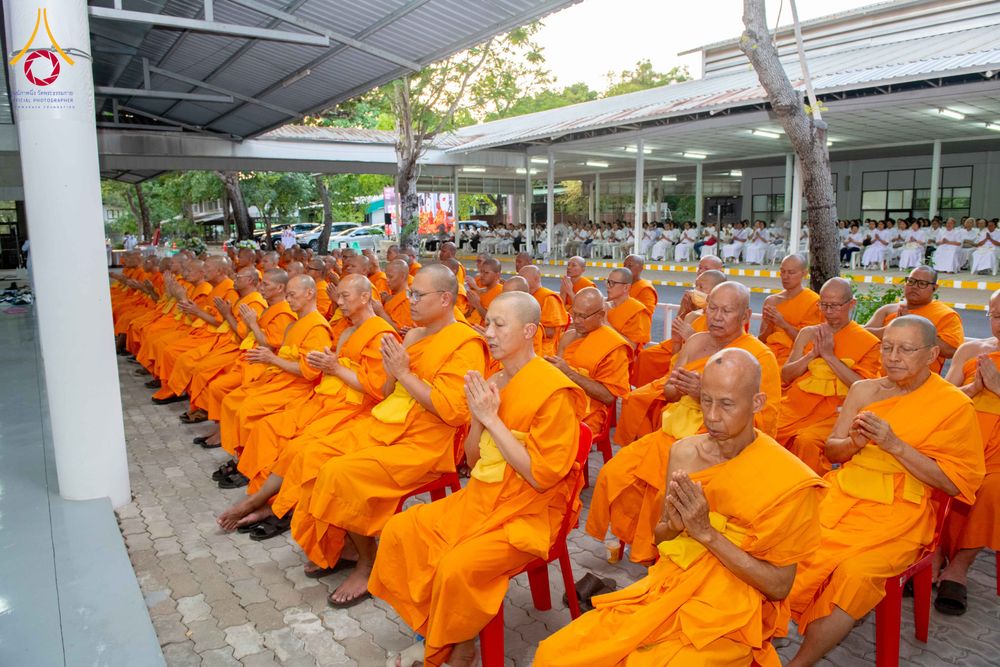 ภาพ No.314542:วันศุกร์ที่ 20 มีนาคม พ.ศ. 2569 พิธีบำเพ็ญกุศล คุณพ่อณรงค์ จินตมากุล โยมบิดา พระครูปลัดรัตนวีรวัฒน์ (รังสฤษดิ์ อิทฺธิจินตโก) ที่ปรึกษาเจ้าคณะจังหวัดปทุมธานี เจ้าอาวาสวัดพระธรรมกาย  ณ ห้องปลูกศรัทธา 2 วัดพระธรรมกาย ปทุมธานี