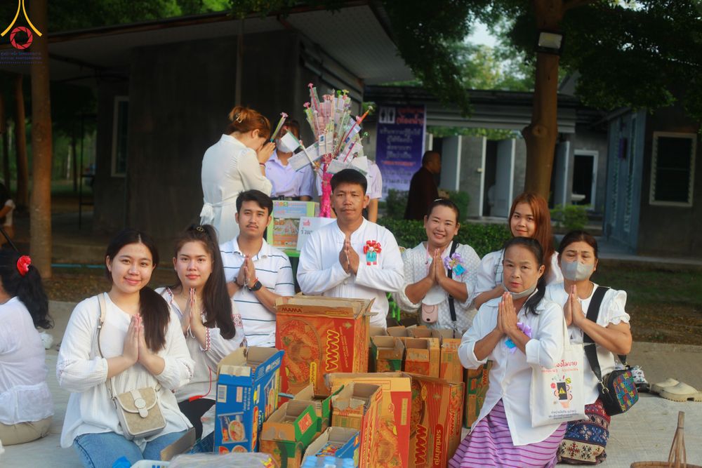 ภาพ No.81320:พิธีตักบาตรพระ ๑,๐๒๘ รูป ถวายเป็นพุทธบูชา เนื่องในสัปดาห์วิสาขบูชาโลก  ช่วยคณะสงฆ์ ๓๒๓ วัด ๔ จังหวัดชายแดนใต้ วันอาทิตย์ที่ ๒๘ พฤษภาคม พ.ศ.๒๕๖๖ ณ ศูนย์ปฎิบัติธรรมดอยหล่อ อำเภอดอยหล่อ จังหวัดเชียงใหม่