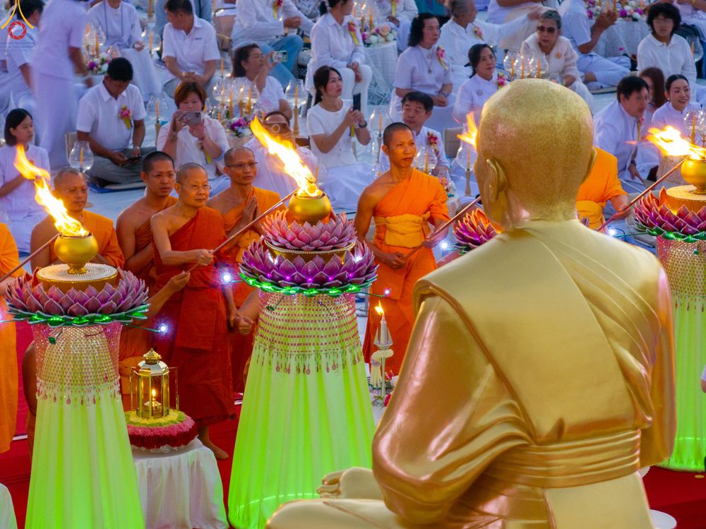 ภาพ No.292069:วันที่ 10 มกราคม พ.ศ. 2569 พิธีจุดประทีปถวายเป็นพุทธบูชา และบูชาธรรมมหาปูชนียาจารย์  ณ อนุสรณ์สถานคลองบางนางแท่น อ.สามพราน จ.นครปฐม ในโครงการธรรมยาตรา กตัญญูบูชา มหาปูชนียาจารย์ พระมงคลเทพมุนี(สด จนฺทสโร) พระผู้ปราบมาร อนุสรณ์สถาน 7 แห่ง ปีที่ 14