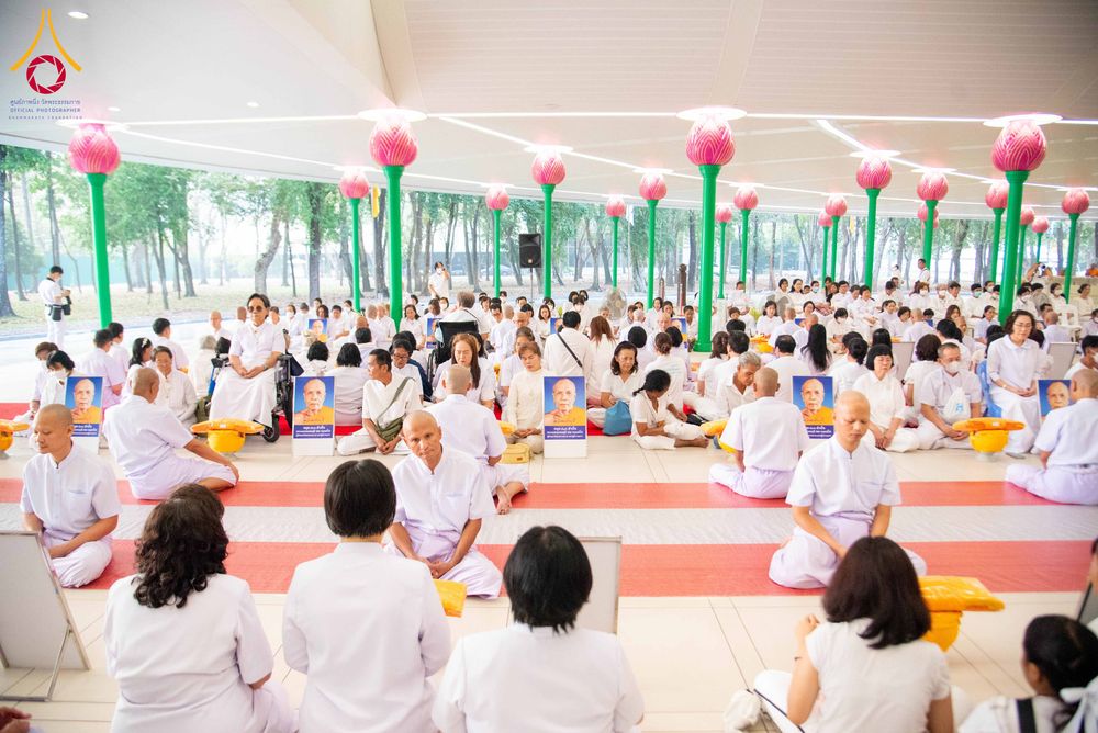 ภาพ No.298173:วันเสาร์ที่ 17 มกราคม พ.ศ. 2569 พิธีบรรพชาอุปสมบท โครงการอุปสมบทหมู่ บูชาธรรมครบ 117 ปี คุณยายอาจารย์มหารัตนอุบาสิกาจันทร์ ขนนกยูง  ณ อุโบสถพระไตรปิฎก วัดพระธรรมกาย