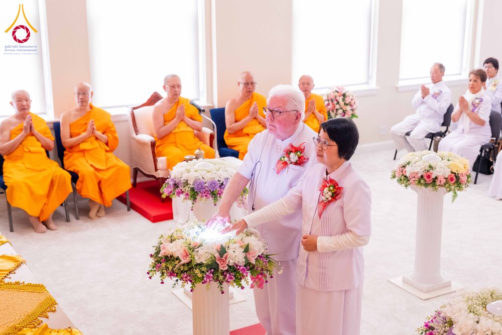 ภาพ No.319116:วันที่ 29 มีนาคม พ.ศ.2569 พิธีอัญเชิญรูปหล่อพระมงคลเทพมุนี (สด จนฺทสโร) ประดิษฐาน ณ ห้องปฏิบัติธรรม “มงคลรัตนโชติ”  วัดพระธรรมกายชิคาโก ประเทศสหรัฐอเมริกา