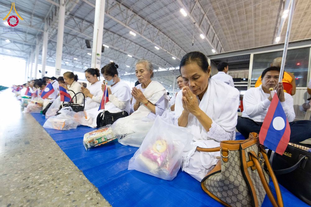 ภาพ No.308213:วันที่ 1  กุมภาพันธ์ พ.ศ. 2569 พิธีตักบาตรข้าวสารอาหารแห้ง ณ บ้านแก้วเรือนทองคุณยาย สภาธรรมกายสากล วัดพระธรรมกาย