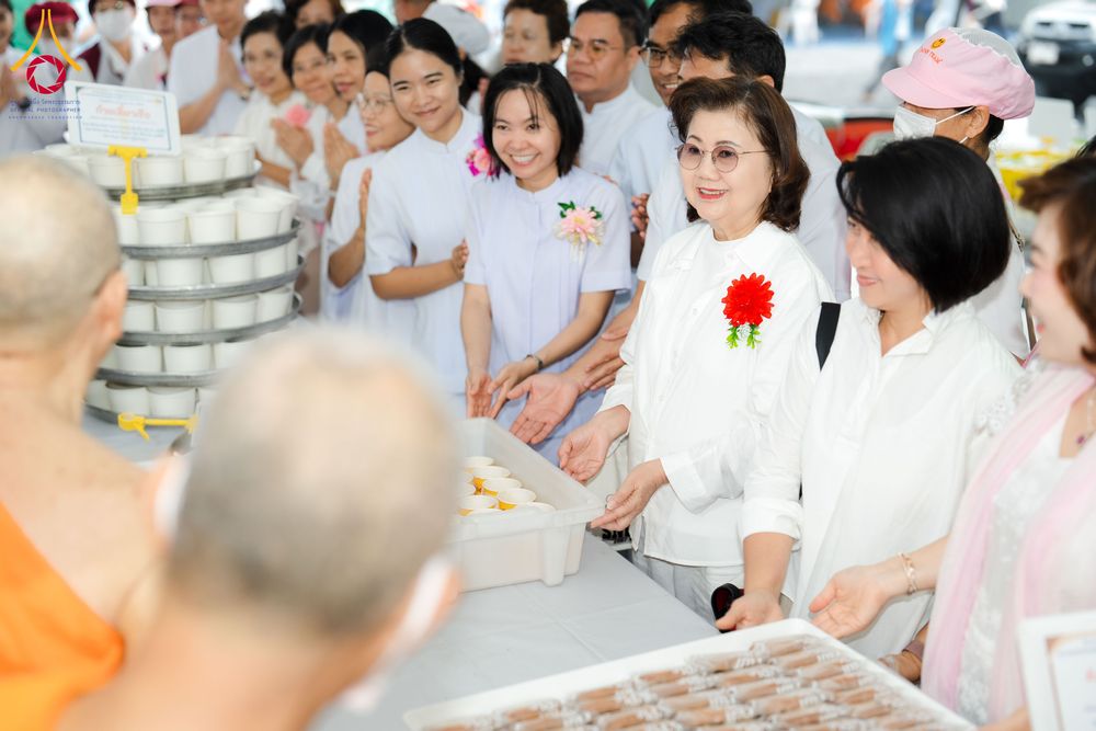 ภาพ No.299221:วันที่ 21 มกราคม พ.ศ. 2569 พิธีถวายภัตตาหารเป็นสังฆทาน แด่พระธรรมยาตรา ณ อนุสรณ์สถานบางปลา วัดบางปลา อำเภอบางเลน จังหวัดนครปฐม ในโครงการธรรมยาตรา กตัญญูบูชา มหาปูชนียาจารย์ พระมงคลเทพมุนี(สด จนฺทสโร) พระผู้ปราบมาร อนุสรณ์สถาน 7 แห่ง ปีที่ 14