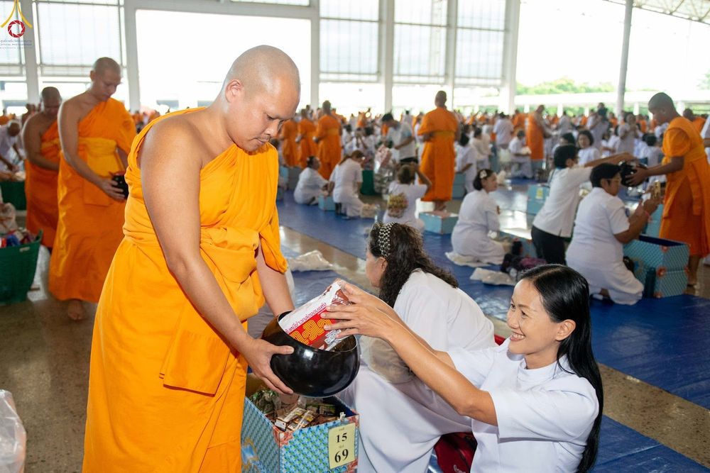 ภาพ No.345431:วันพฤหัสบดีที่ 27 สิงหาคม พ.ศ.2569 พิธีตักบาตรในวันธรรมชัย ณ สภาธรรมกายสากล วัดพระธรรมกาย ปทุมธานี