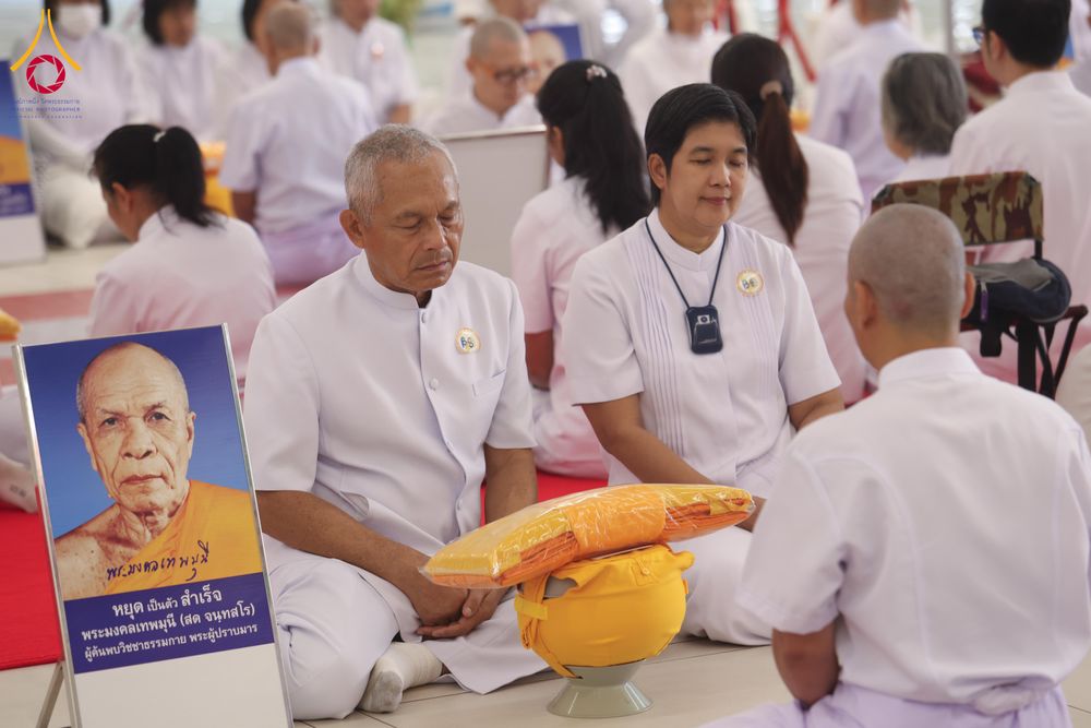 ภาพ No.298139:วันเสาร์ที่ 17 มกราคม พ.ศ. 2569 พิธีบรรพชาอุปสมบท โครงการอุปสมบทหมู่ บูชาธรรมครบ 117 ปี คุณยายอาจารย์มหารัตนอุบาสิกาจันทร์ ขนนกยูง  ณ อุโบสถพระไตรปิฎก วัดพระธรรมกาย