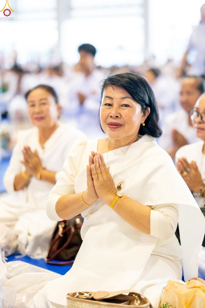 ภาพ No.311315:วันอาทิตย์ต้นเดือนที่ 1 มีนาคม พ.ศ.2569 พิธีตักบาตร และ พิธีบูชาข้าวพระ ณ สภาธรรมกายสากล วัดพระธรรมกาย