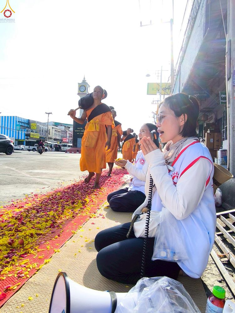 ภาพ No.296259:ภาพเบื้องหลังอาสาสมัครรวมใจ ชุดที่ 2 ในโครงการธรรมยาตรา กตัญญูบูชา มหาปูชนียาจารย์ พระมงคลเทพมุนี(สด จนฺทสโร) พระผู้ปราบมาร อนุสรณ์สถาน 7 แห่ง ปีที่ 14