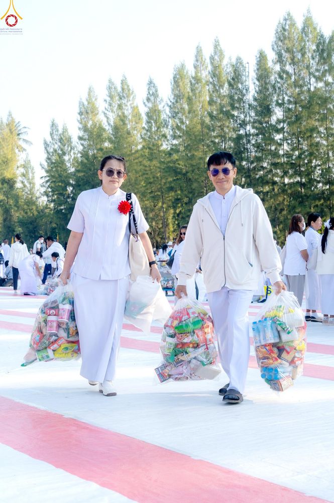 ภาพ No.292474:วันที่ 11 มกราคม พ.ศ. 2569 พิธีตักบาตรพระธรรมยาตรา ณ อนุสรณ์สถานคลองบางนางแท่น อ.สามพราน จ.นครปฐม ในโครงการธรรมยาตรา กตัญญูบูชา มหาปูชนียาจารย์ พระมงคลเทพมุนี(สด จนฺทสโร) พระผู้ปราบมาร อนุสรณ์สถาน 7 แห่ง ปีที่ 14